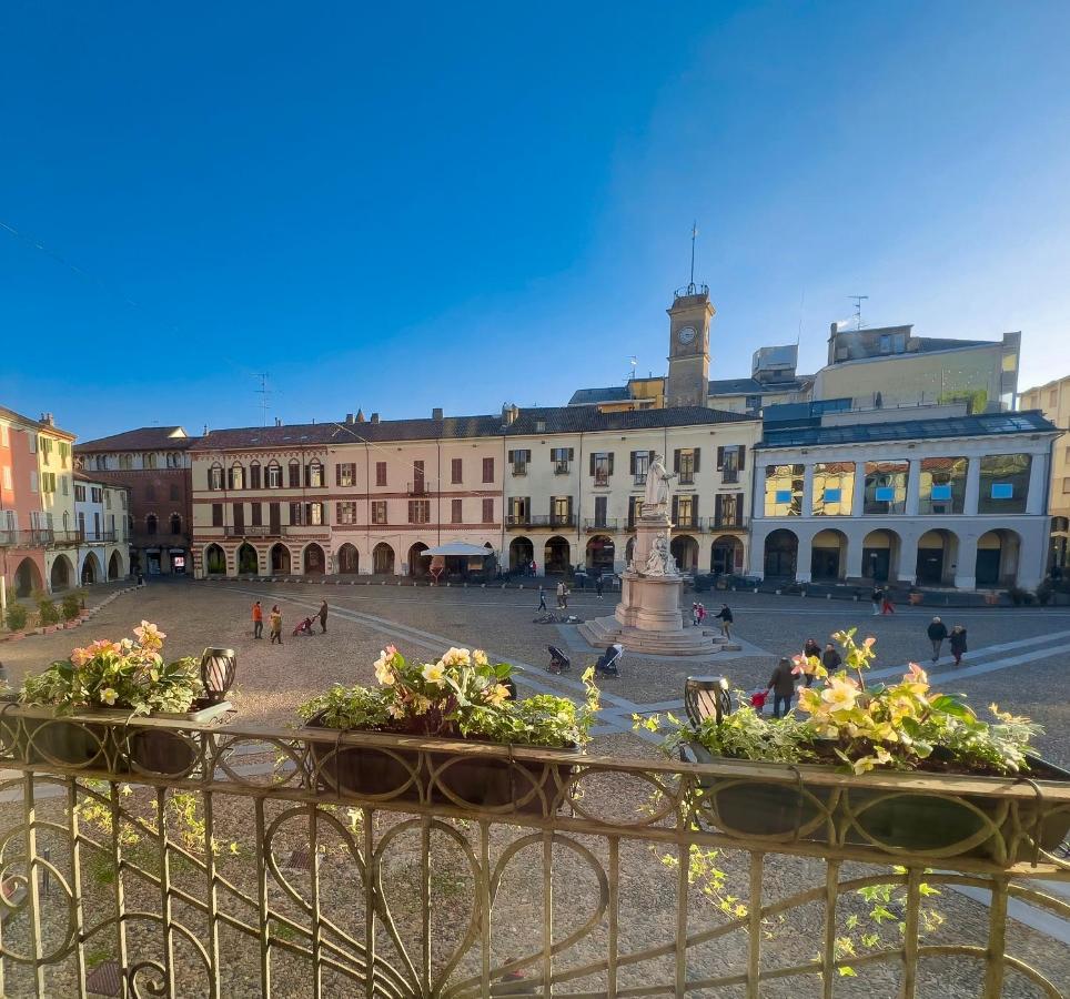 Dimora Conte Cavour Hotel Vercelli Exterior foto